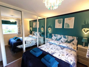 Double Room in Riverside Apartment - C